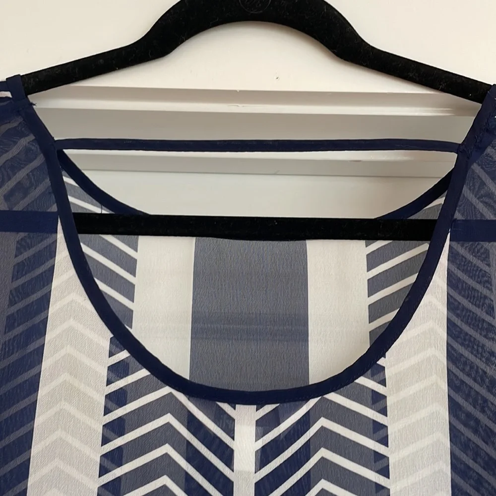 Patterned Blouse - Picture 3 of 5